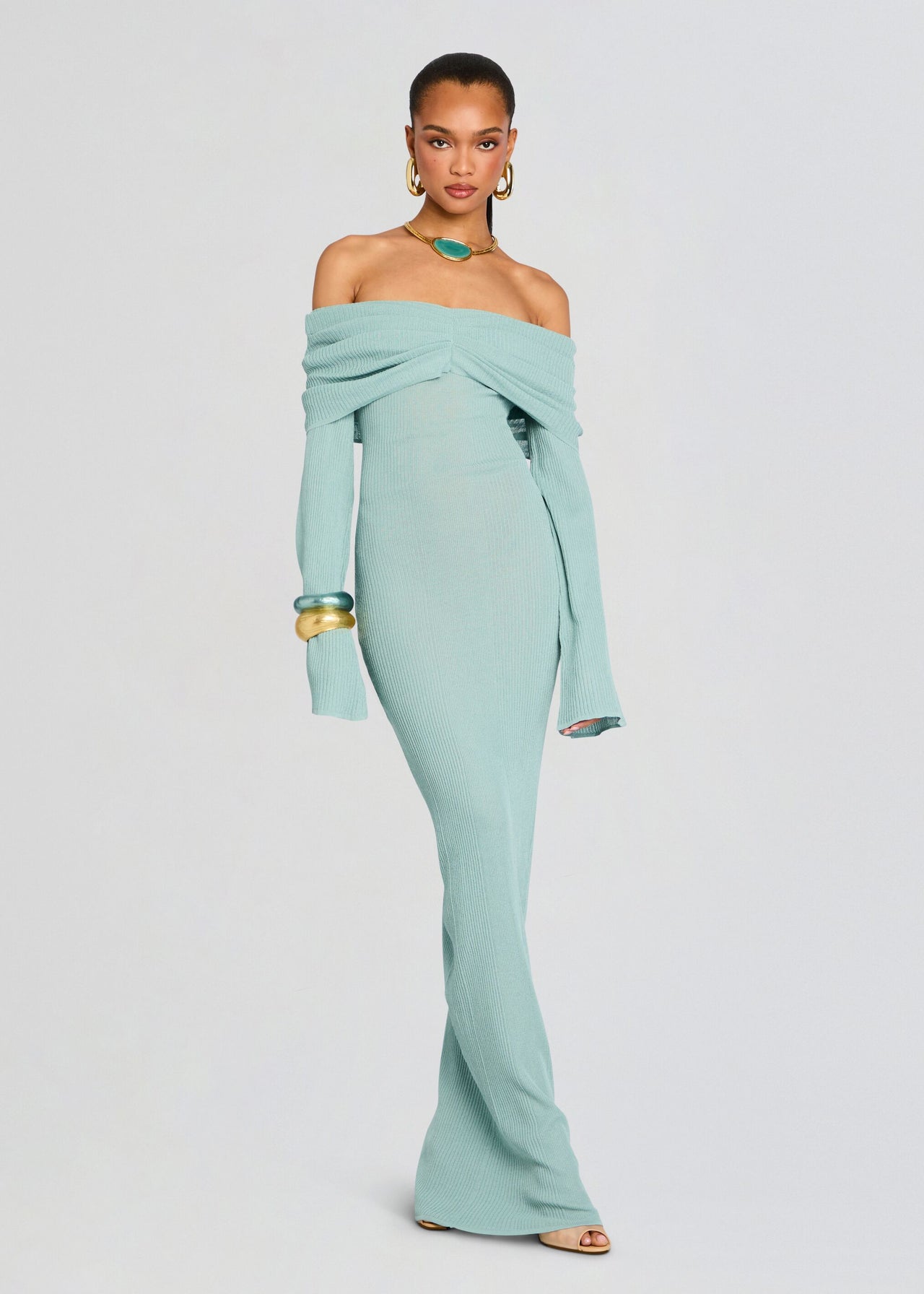 Grünes Off-Shoulder-Kleid