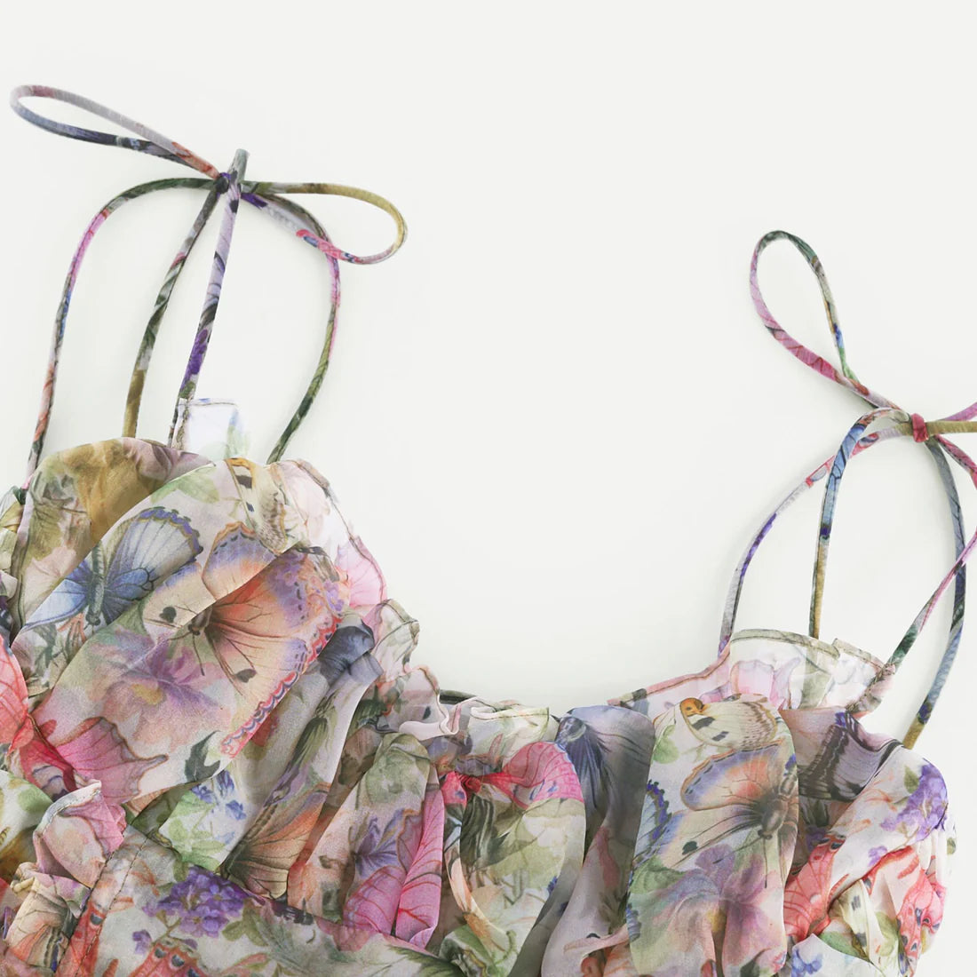 Sommerliches Blumenkleid mit Rüschen