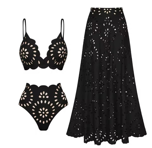 Schwarzes Bikini-Set mit passendem Kleid