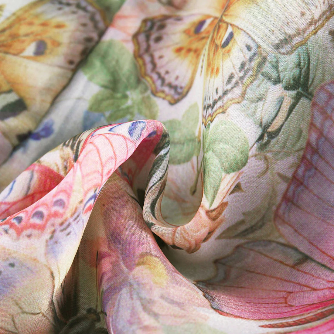 Sommerliches Blumenkleid mit Rüschen